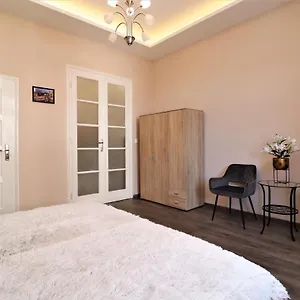 King Charles Residences דירה