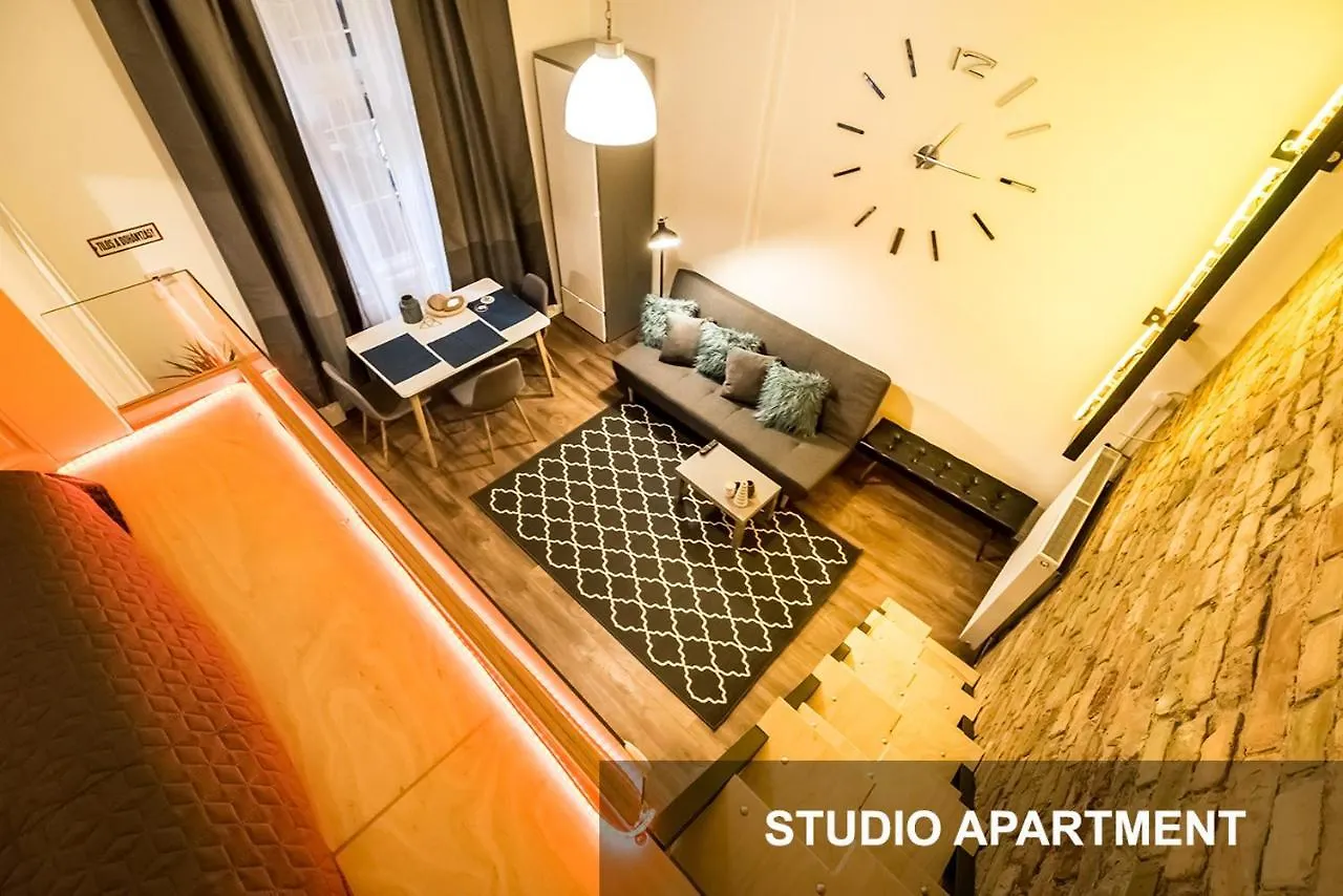 Bpr Whistle Arts Industrial Apartment Budapest