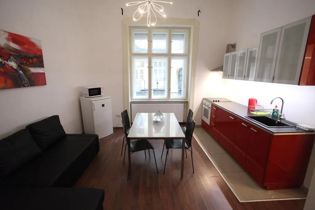 Bpr Whistle Arts Industrial Apartment Budapesta