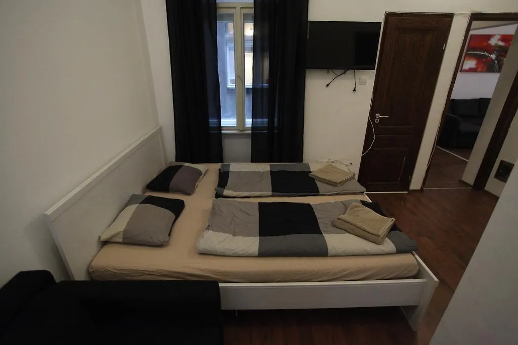 Bpr Whistle Arts Industrial Apartment Budapesta