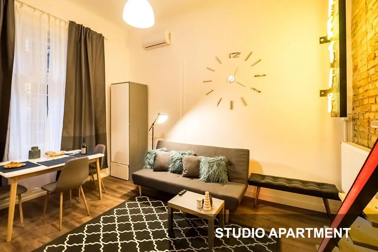 Bpr Whistle Arts Industrial Apartment Budapest