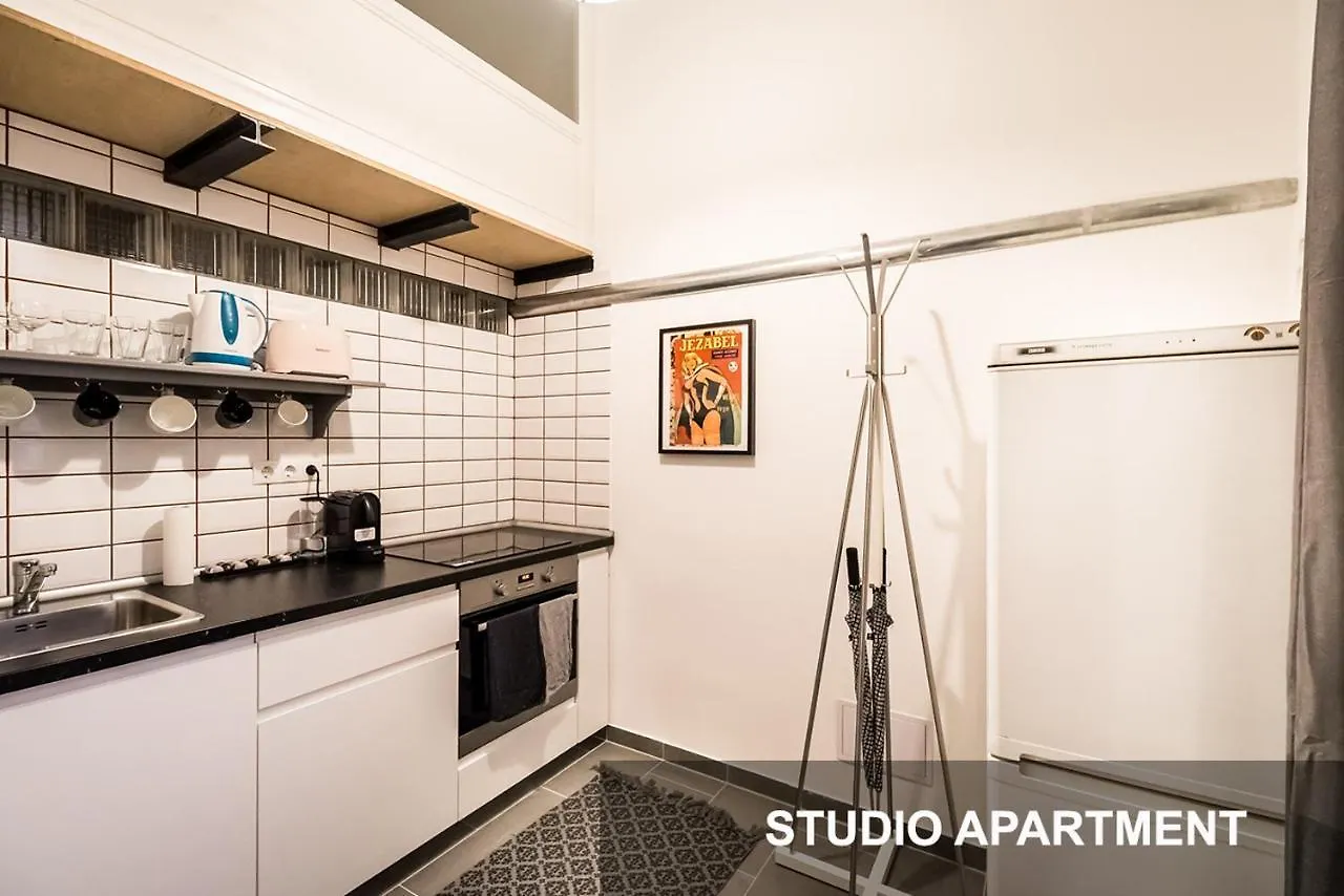Bpr Whistle Arts Industrial Apartment Budapest