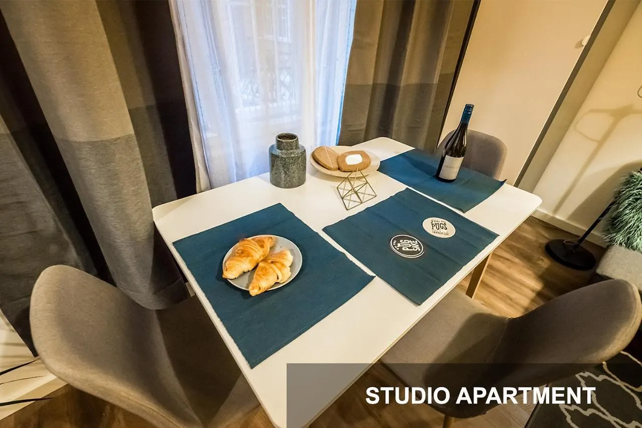 Bpr Whistle Arts Industrial Apartment Budapest Hungary